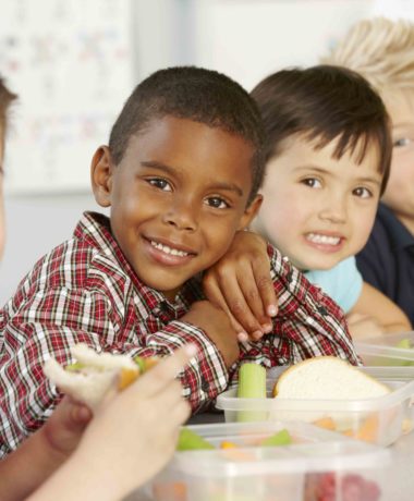 school children eating lunch