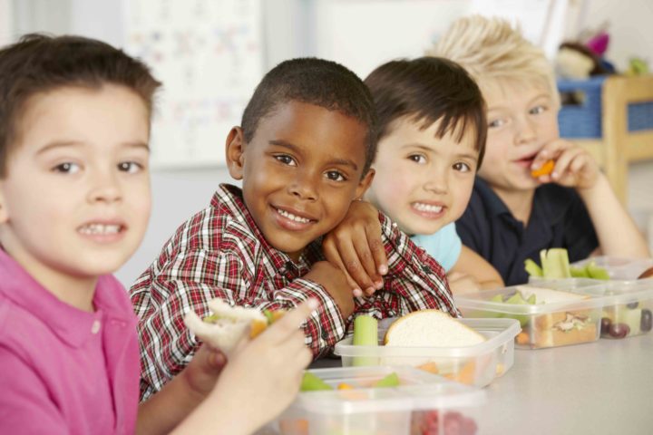 school children eating lunch